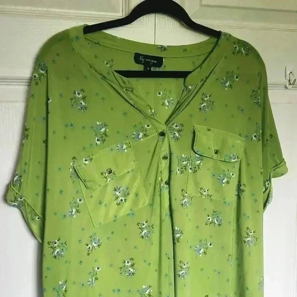 Lily Morgan Stretchy Floral Short Sleeve Blouse Size 2x - Picture 3 of 8